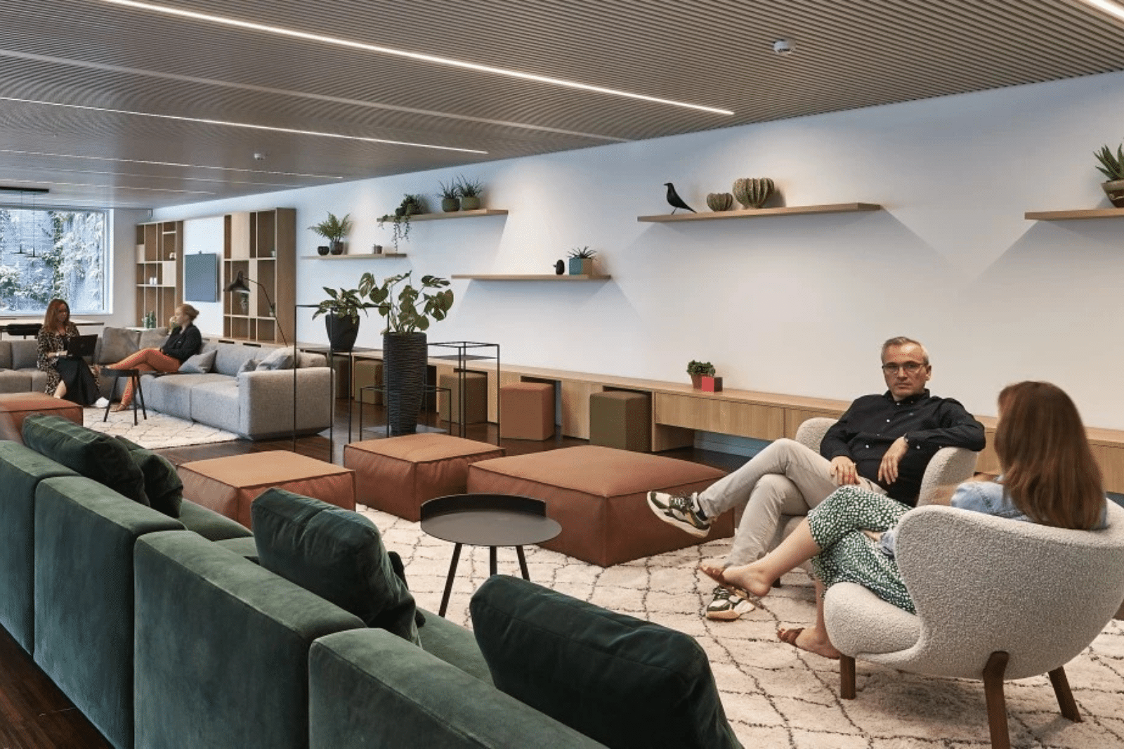 Espace d'accueil conçu pour une entreprise du secteur finance et assurance